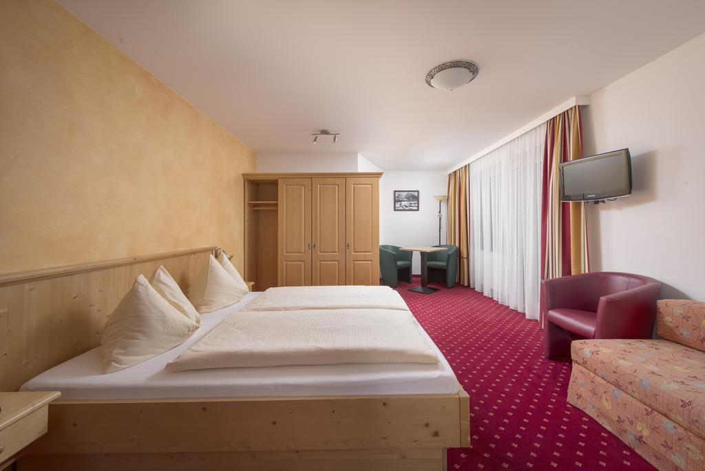 Hotel Fischer Санкт-Йоганн-ін-Тіроль Екстер'єр фото
